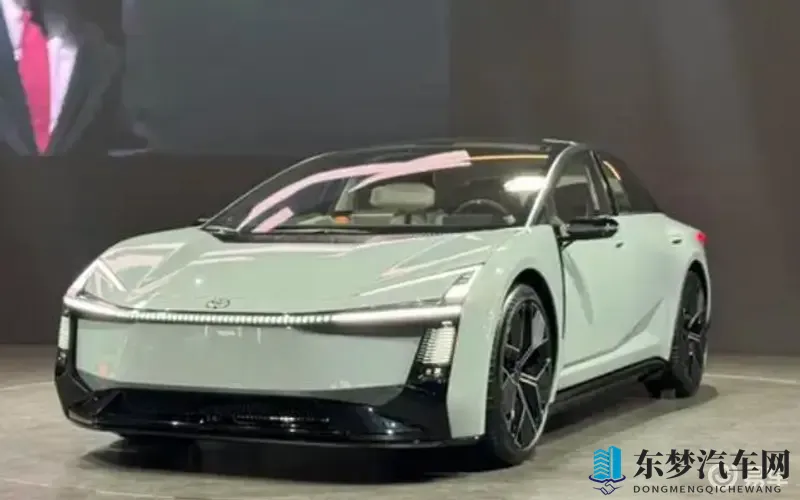 男朋友困困在女朋友的困困里:汽车爱情:温馨内饰打造浪漫驾乘时光-1