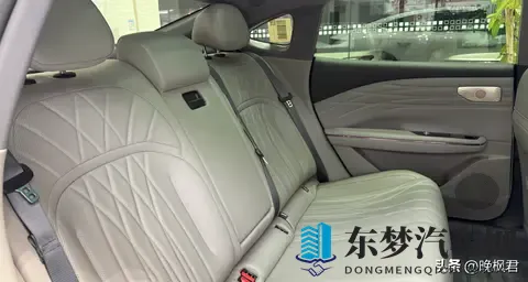 吉利银河星耀8系统变手机 玩家整活停不下来 穷鬼也能开豪车？