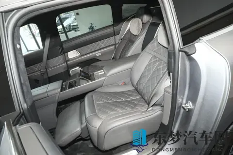 768万起售的蔚来ET9：2025款102度电池，入门即满配，您心动吗？-1