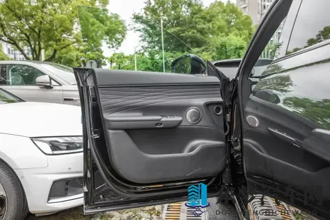 家用SUV新选择：2025款星纪元ET全方位体验-2