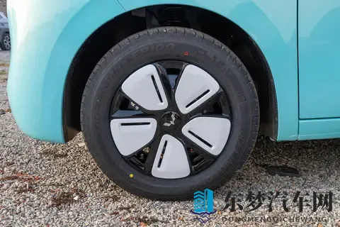 续航205公里，四门版五菱宏光MINIEV怎么选？配置有何不同？-1