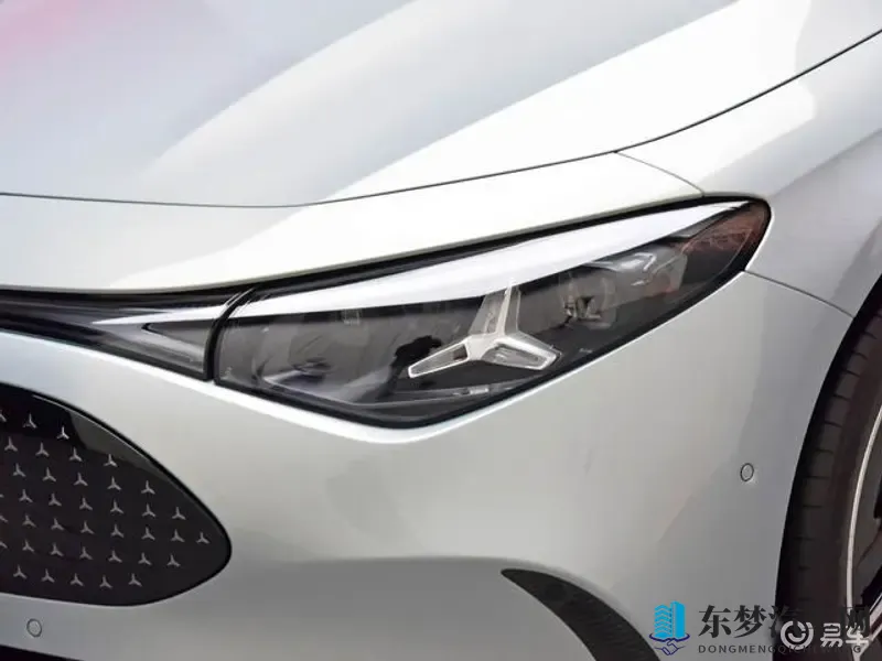 白丝校花 扒开美腿甜美：青春活力新车型，时尚外观性能佳-1