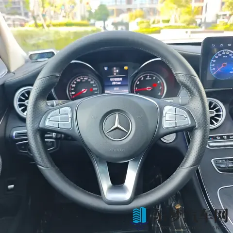 岚图泰山首发三腔空悬+4激光雷达，3799万元起售-1