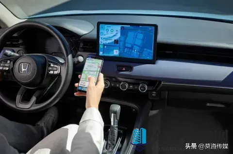 老师用脚帮我设：老师巧妙脚代操作，顺利解决难题-2