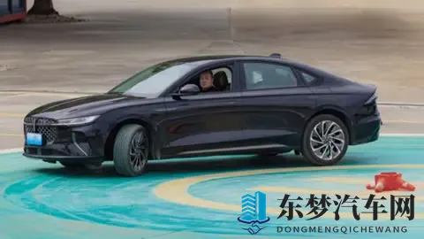 这么优雅的车，居然这么能打？-1