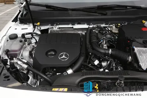 25 万级奔驰入门选款指南:A180L 和 A200L 该怎么挑?-1
