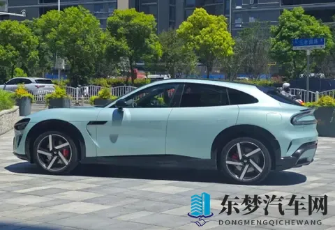 小米YU7销量逆天,10月达到3366万,国内所有SUV中排第一-1