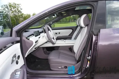 岚图泰山3799万起售“亮剑”深圳宣战9系-1