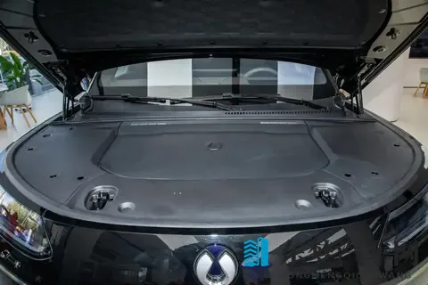 同属大型新能源SUV,腾势N9 DM和智己LS9,到底该选谁?-3