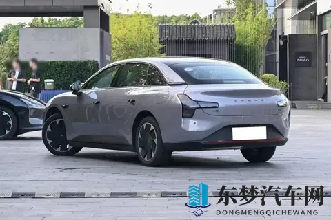 长安启源A06拿出诚意，配6C闪充+高规格悬架，小鹏M03接得住吗？-2