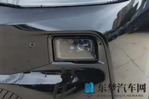 吉利银河V900首秀：以三排平权重塑豪华MPV市场格局-1