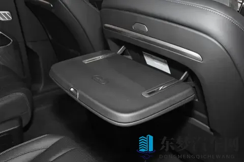 乐道L90 2025款 六座版Pro：大空间+灵活布局+成熟换电体系，香！-1