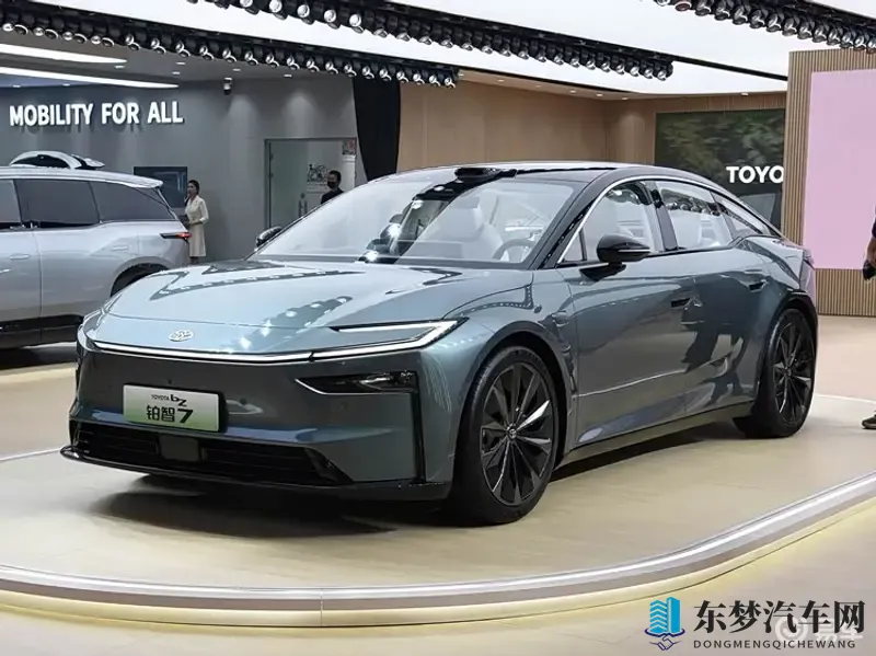 2025广州车展：广汽丰田铂智7亮相，搭载华为鸿蒙座舱-1