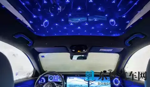 全新一代梅赛德斯-奔驰GLB内饰官图发布 搭载三连屏设计-1