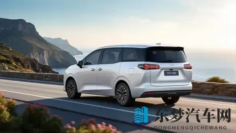 五菱星光730登场，768万起，7座大空间家用商用通吃！-1