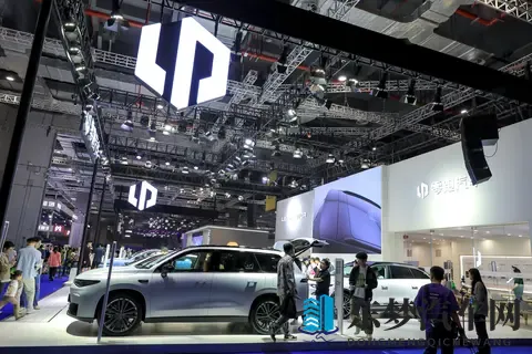 羽毛挠尿孔有多痒:羽毛轻触私处感受如何刺痒-2