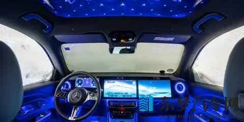 奔驰 GLB EV 要来了！巨屏内饰 + 冬天续航不缩水，是不是你要的科技感-2