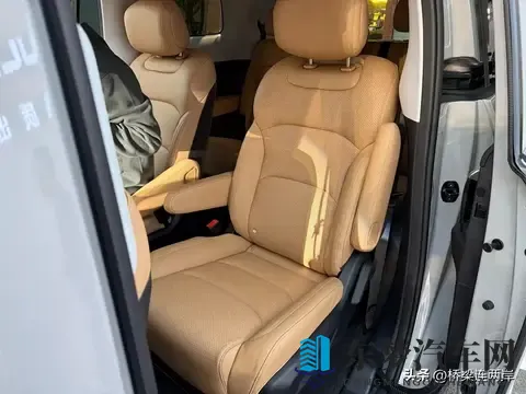 10万侧滑门7座MPV上市 五菱这次要卖疯？-2