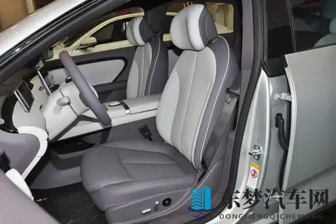 “绿灯不走被罚”上热搜：为何网友观点分裂？