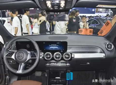 奔驰沦为“价格屠夫”!从31万跌至17万,双天窗+20T,还配大7座-3