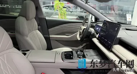 吉利银河星耀8系统变手机 玩家整活停不下来 穷鬼也能开豪车？-2