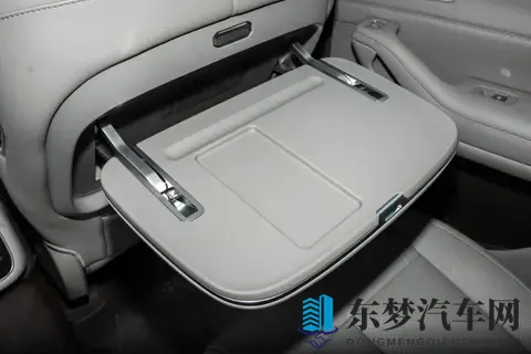 售2998万起，20T三电机插混，车长52米配6座，试驾体验腾势N8L-1