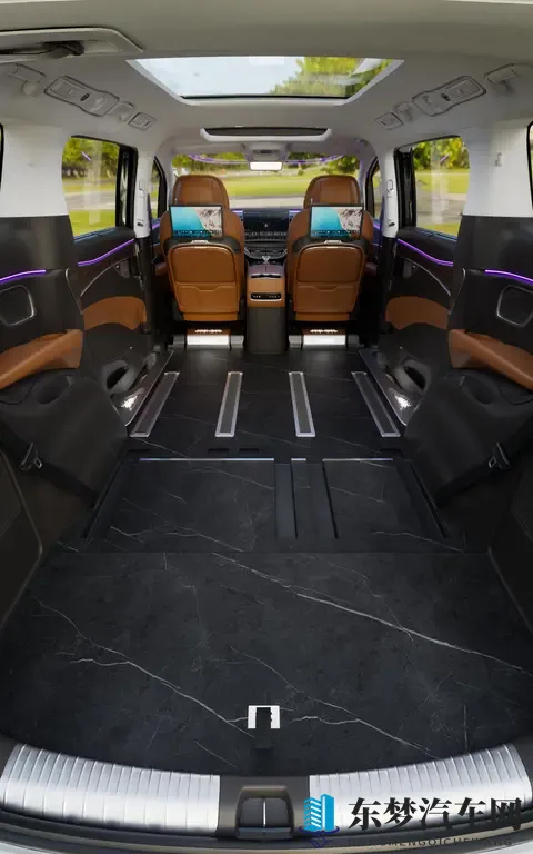 腾势 D9 地板选对超省心！带娃用这航空铝地板，耐磨抗造还显高级-2