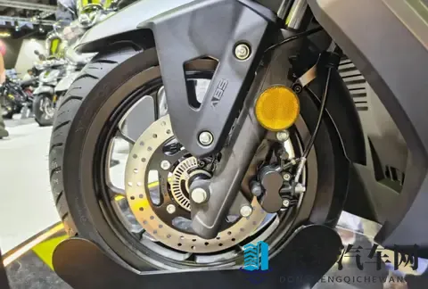 无极龙骨式踏板SR125 GTS米兰展亮相，水冷四气门+满配+十足战斗感-3