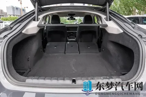 宝马4系新变化：动力提升与激光尾灯成焦点，四门版更实用-1