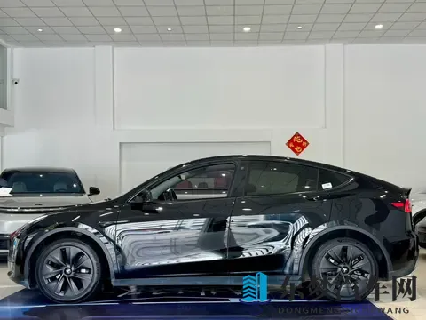 巜商务出差与女老板同房：商务旅途中，意外与女上司共宿一室-2