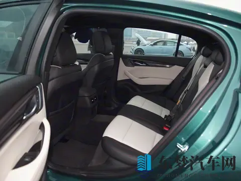 不到20万就能买B级豪华车？标配20T+10AT，16个音响，后驱能漂移-3