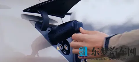 特斯拉Model Y L上线外放电功能，每个车主都免费送！