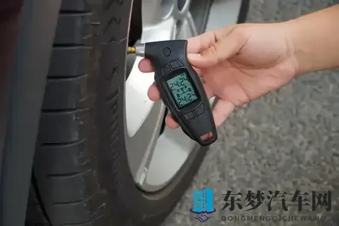 冬季胎压调到这个数最安全！很多老司机都搞错了！-1