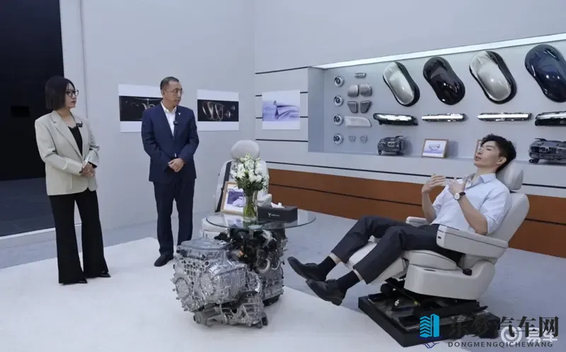 男生女生一起搓搓搓搓：汽车清洁保养：男女车主共享的温馨时光-1