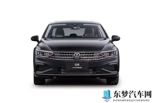 抱着老婆让别人3p：陪娇妻共享激情，遭他人玩弄身姿