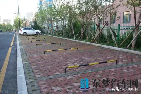 外国人打扑克不盖被子：外国友人玩牌习惯独特，不掩身盖被-2