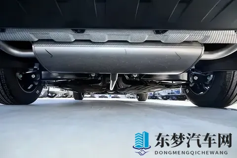 吉利星瑞：15万买台燃油家轿，空间大动力强，全家出游好帮手-1