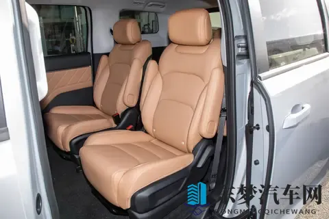 五菱星光 730 PHEV 体验：10 万级家用 MPV，大空间低耗超实用-1