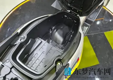 无极龙骨式踏板SR125 GTS米兰展亮相，水冷四气门+满配+十足战斗感-1