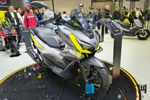 无极龙骨式踏板SR125 GTS米兰展亮相，水冷四气门+满配+十足战斗感-2