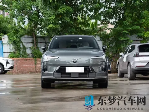 沃尔沃插混中大型SUV，限时2699万起，外观豪华厚重，续航很出色-2