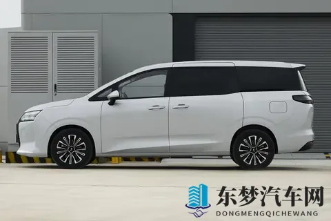 补贴后71万起，车长4米9，15T的7座MPV！五菱星光730正式上市-1