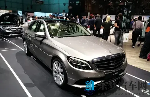 22万起抄底奔驰C级!S级配置下放+8295芯片,还看3系?-1