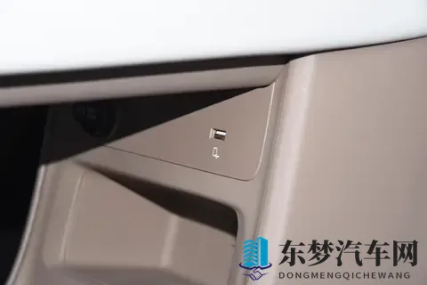 从文化表达到工程突破红旗金葵花让中国高端汽车走向体系自立-1