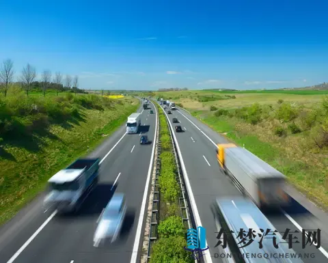 高速跑一趟省半箱油？老司机亲测的4个省油技巧-2