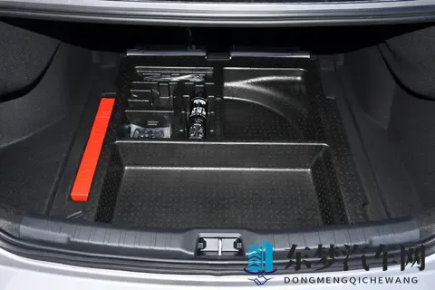 领克 03 家族焕新上市：用细节升级，诠释家轿性能新体验-1