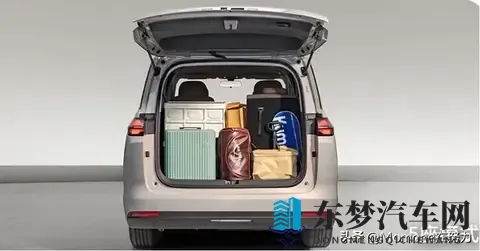 7万起侧滑门MPV，五菱杀疯了！