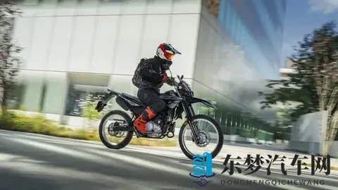 一款小型雅马哈耐力赛摩托车 WR 125 R，具有可变气门正时功能-2
