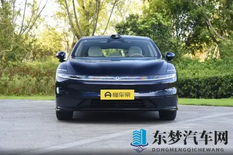 【网通社快报】奔驰第二代GLB将于12月8日亮相：七座布局、三联屏与可变星空顶-1