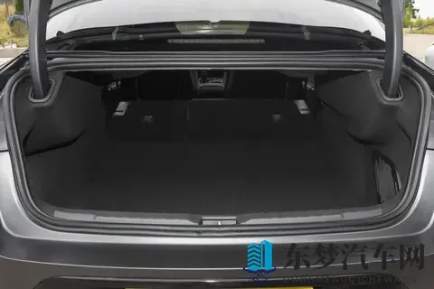 2026款领克03+：全能型性能车，适合年轻人的驾驶机器-3